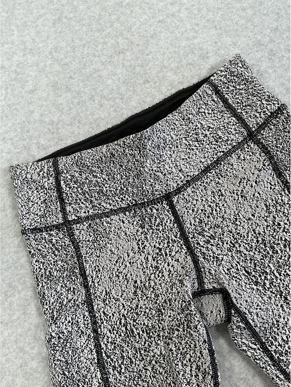 Lululemon Gray and Black Textured Activewear Leggings with Back Zipper Pocket